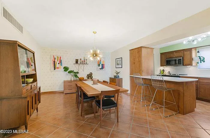 3 bed, 2268 sqft, $2,495 — Photo 4