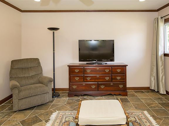 4th image of 1340 Ebeling Dr
