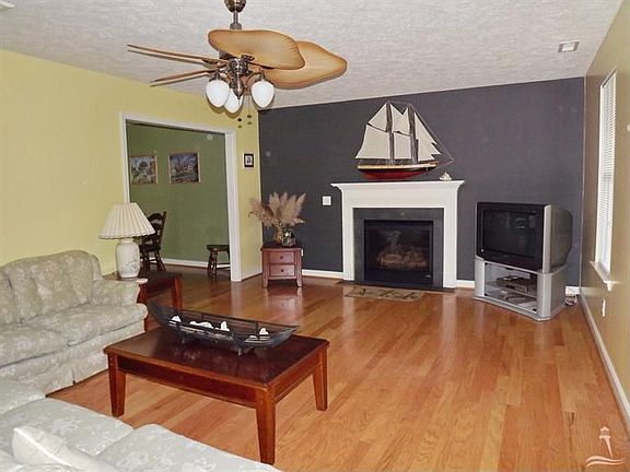 3rd image of 1803 E Oak Island Dr