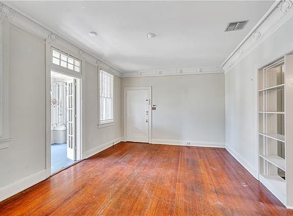 4th image of 7422 Hampson St