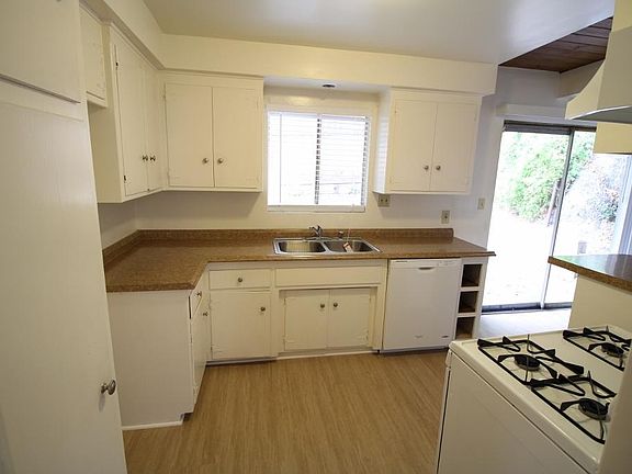 4th image of 2688 Lake Ave #2692.5