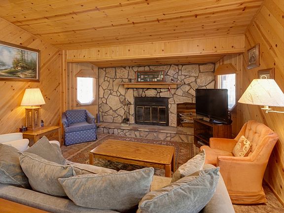 5th image of 608 Pine Ln