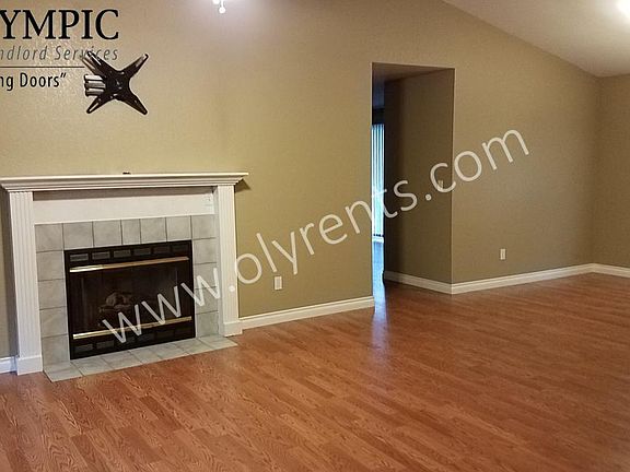 3rd image of 1012 SE Scarlet Oak Dr