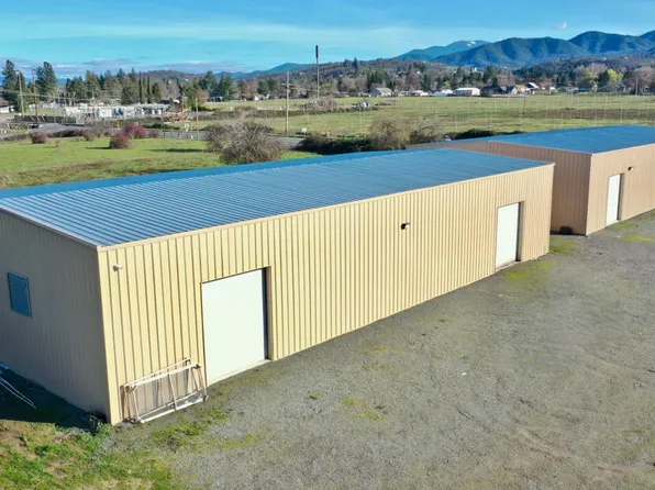 3060 S Stage Rd, Medford, OR 97501