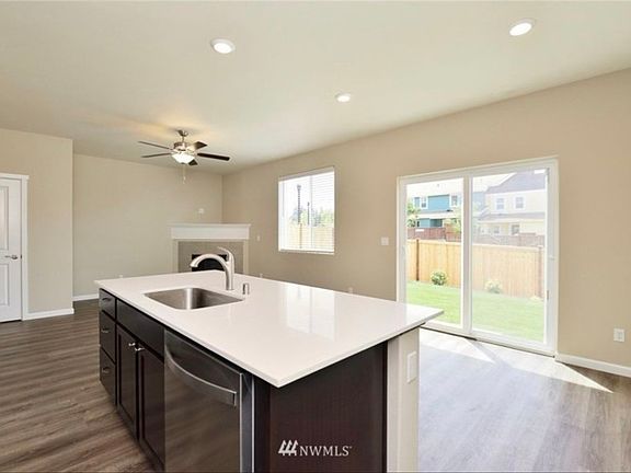 3rd image of 4762 Driftwood St