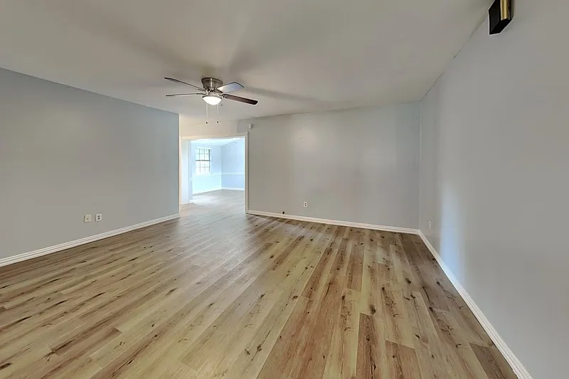 4 bed, 2.0 bath, 1685 sqft, $2,099 — Photo 3