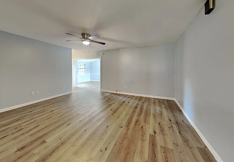 1913 Briarwood Dr — Photo 3