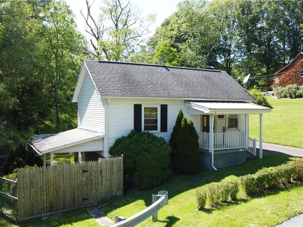 90 Bailey Ln S, Uniontown, PA 15401