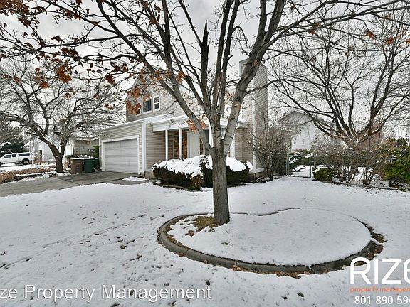 3rd image of 1535 N Baroness St