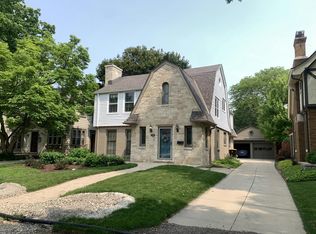 7102 W Wisconsin Ave, Wauwatosa, WI 53213
