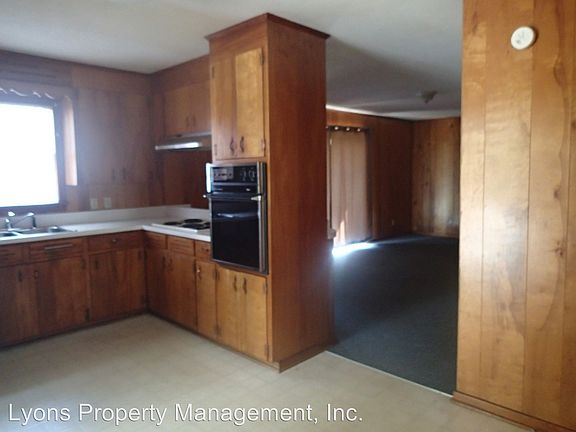 4th image of 701 Maplewood Dr