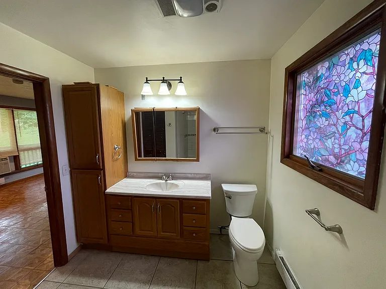 Accessible suite full bathroom with wide entry door