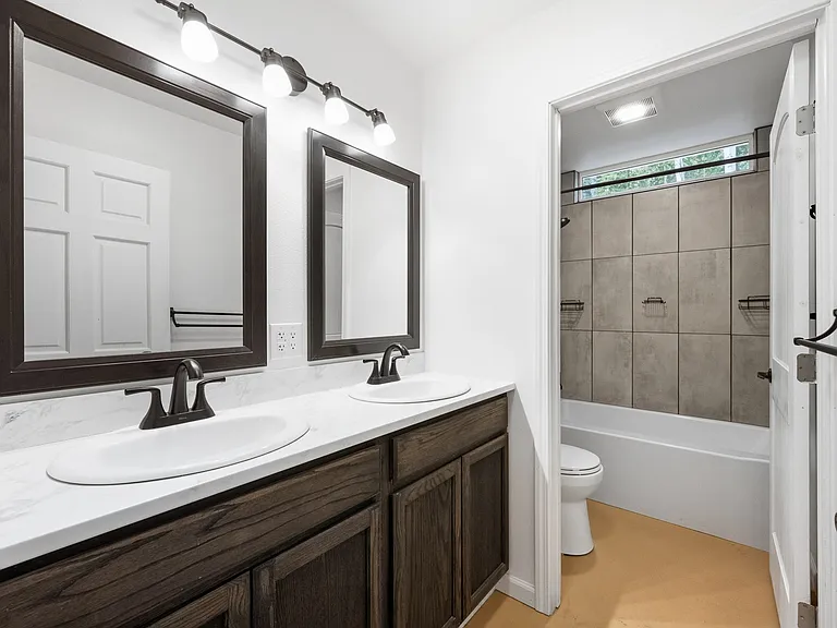 1594 Madeline St #B — Photo 11