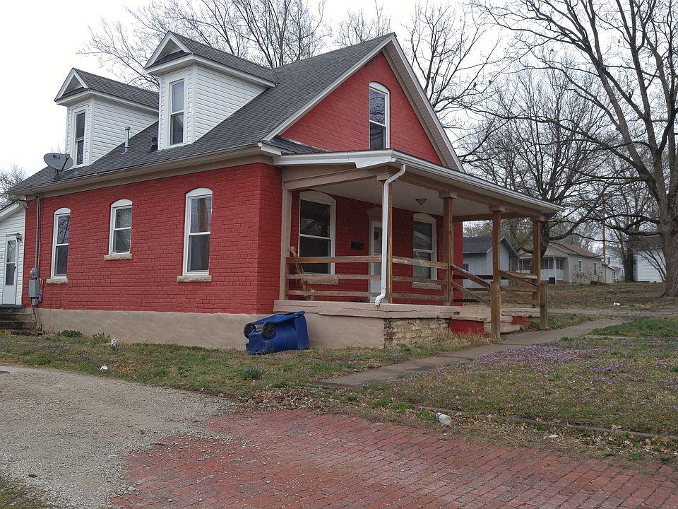 1st image of 915 E Oak St