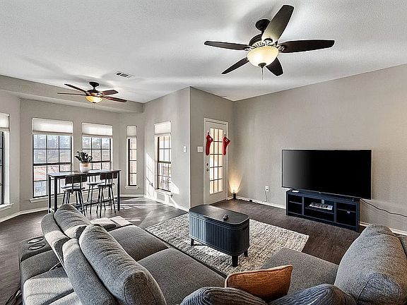 4th image of 1933 Island Cir APT A201