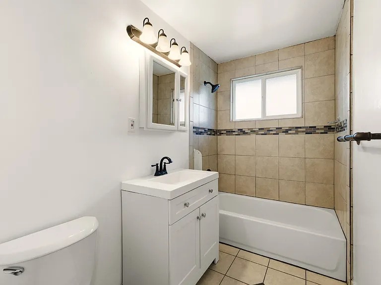 3525 N Hudson St — Photo 13