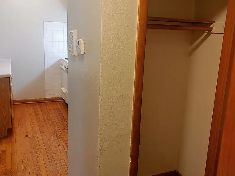 1112 Knapp — Photo 3