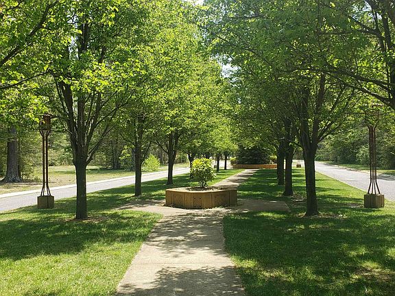 4th image of 8 Langford Blvd