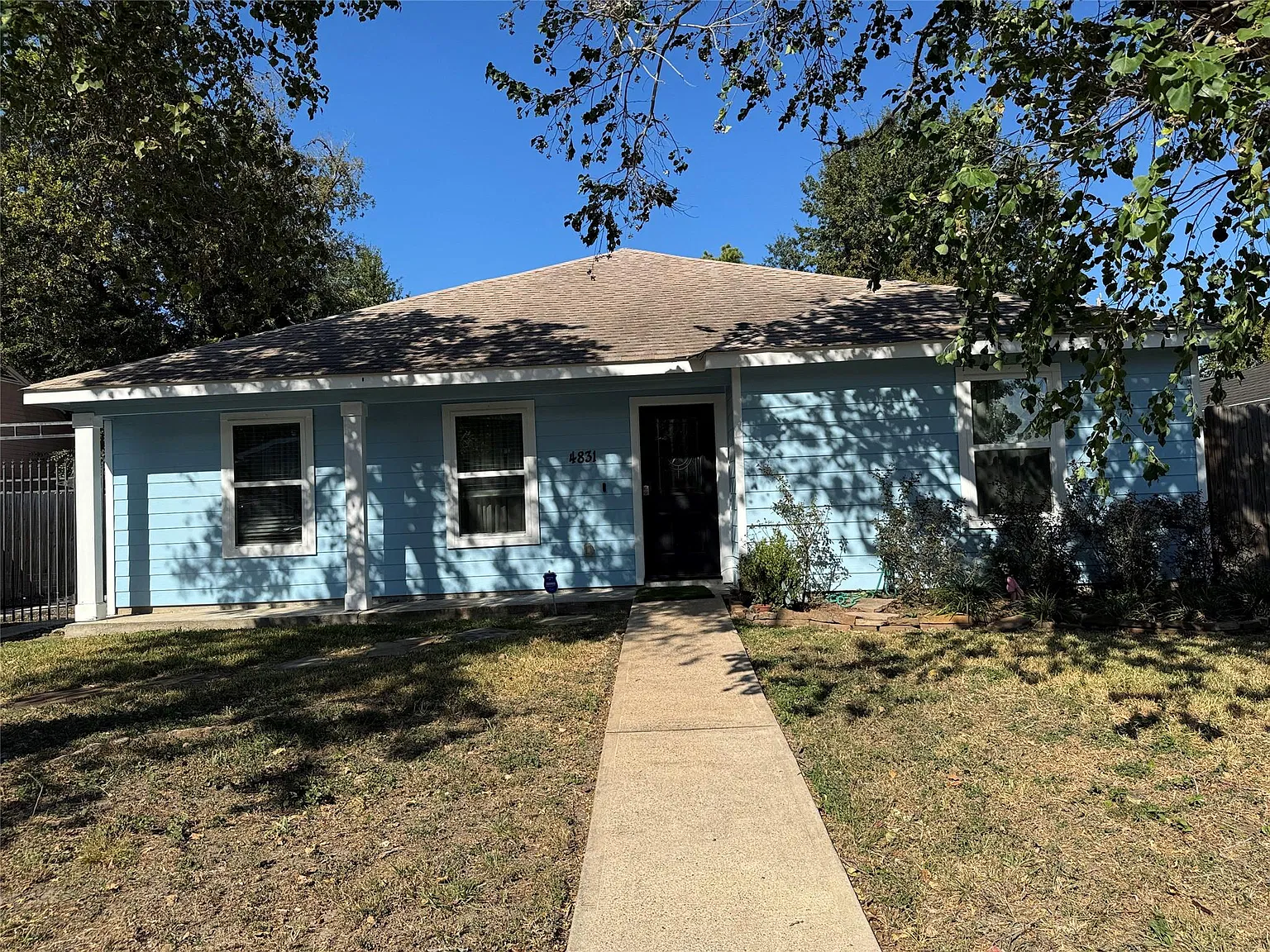 3 bed, 2.0 bath, 1768 sqft, $2,000 — Photo 1