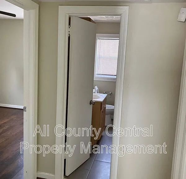 1444 31st St — Photo 8