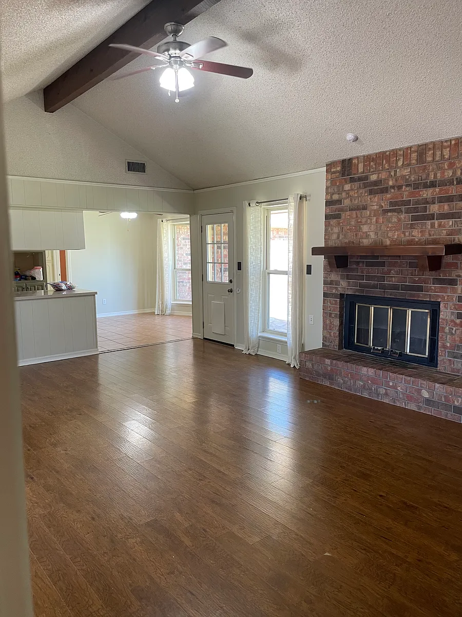 Building Photo - 2215 Hunters Gln