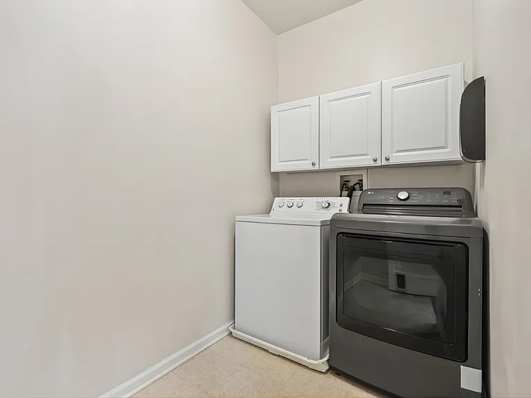 107 Brittany Ct — Photo 13