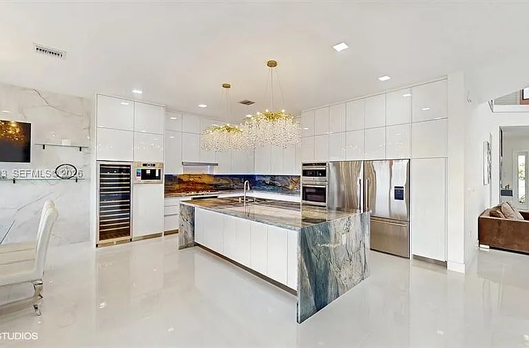 8350 Royal County Down Rd — Photo 1