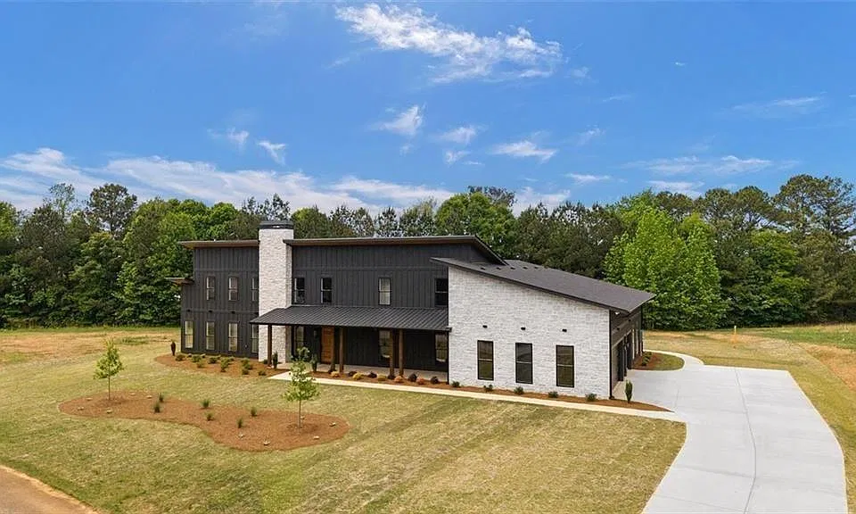 112 Summit Ln