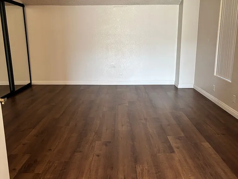 Spacious 1-Bed Apartments in Gated Tujunga Community — Photo 21