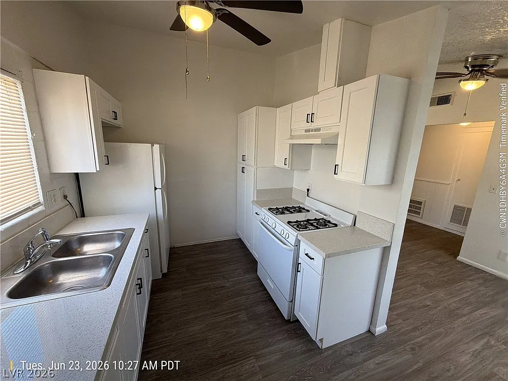 3 bed, 1.5 bath, 1052 sqft, $1,701 — Photo 4