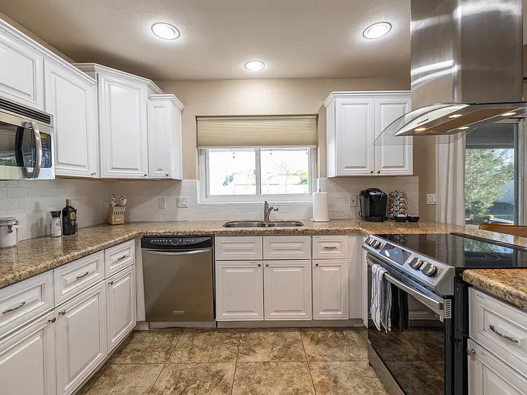 3905 E Garnet Cir — Photo 6