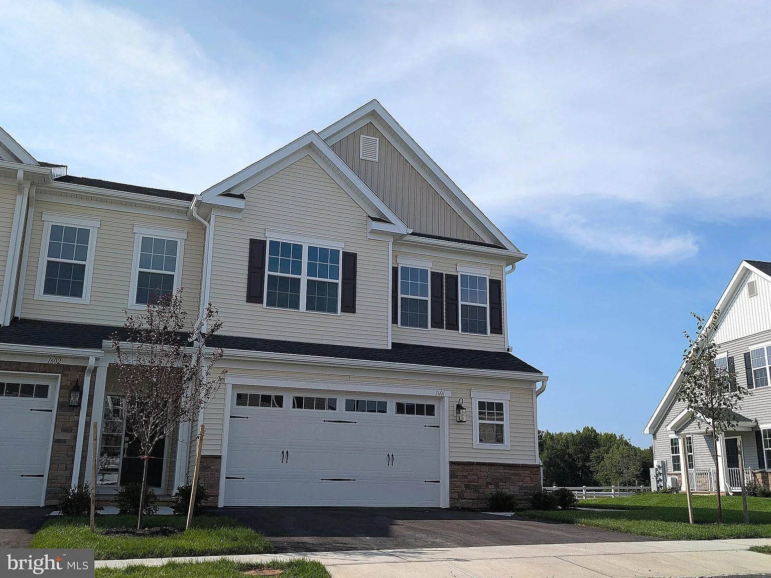 4 bed, 3.5 bath, 2925 sqft, $5,200 — Photo 1