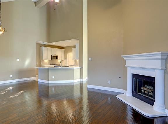 4th image of 1751 Bentley Dr