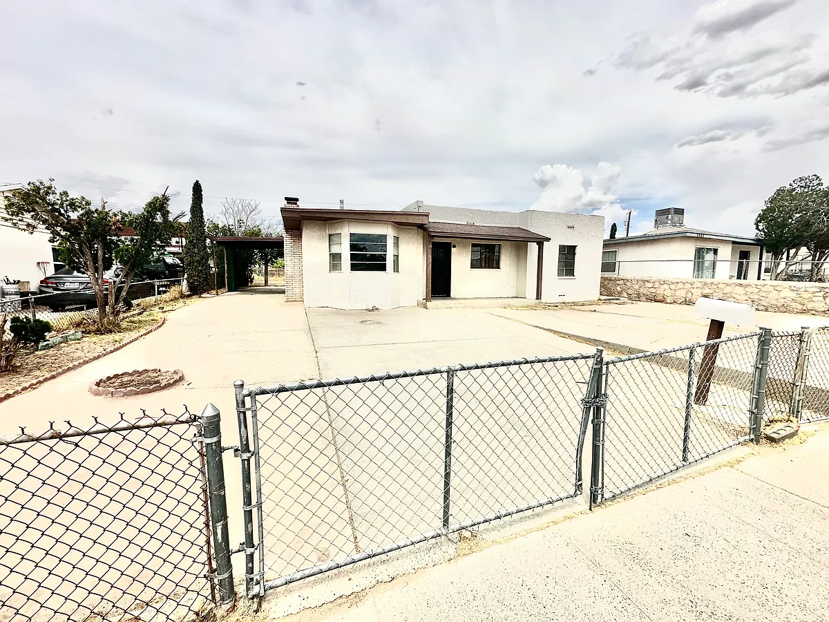 Building Photo - 7505 Acapulco Ave