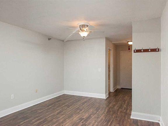 5th image of 224 E Garden St APT 153
