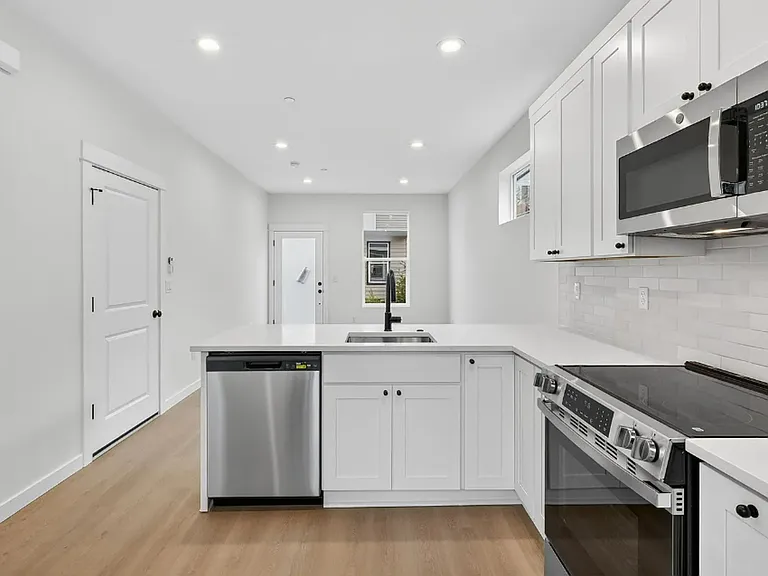 4059 SW McKinley St — Photo 16