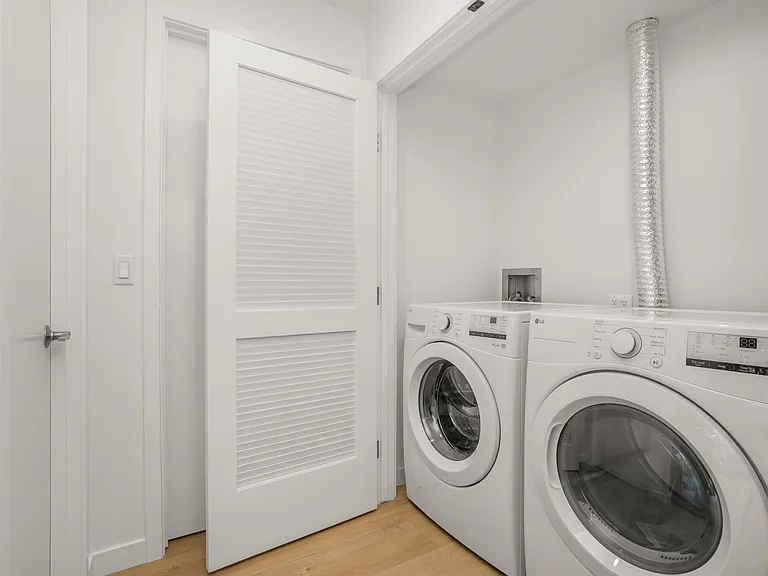 1422 Tamarind Ave — Photo 14