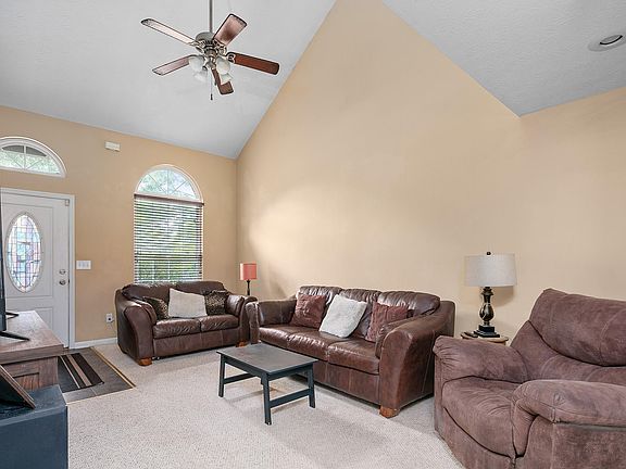 4th image of 128 Blue Heron Pl