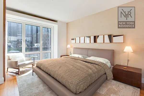 Sold by New York Residence | media 7