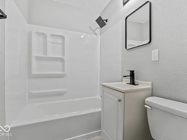 2257 N Tibbs Ave — Photo 12