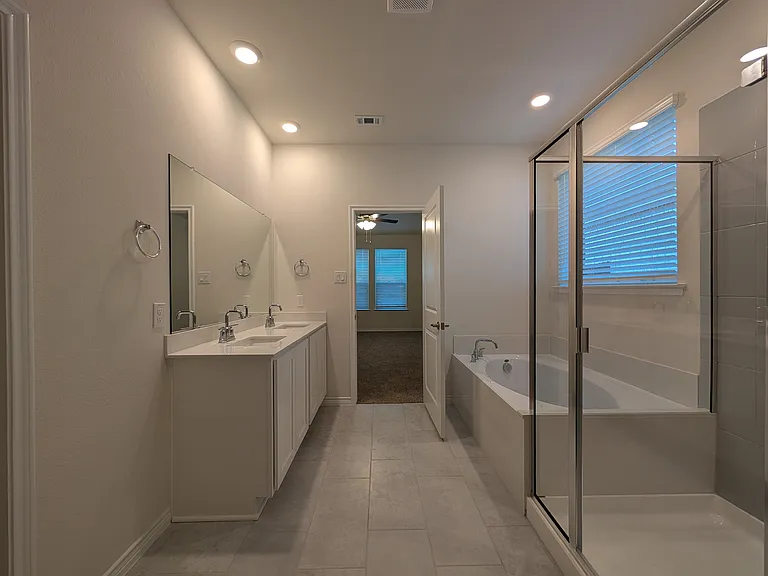 2112 Eugene St — Photo 22