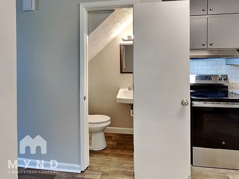 229 Baker St #C — Photo 11