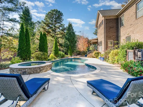 208 Pumpkin Seed Ct, Matthews, NC 28104