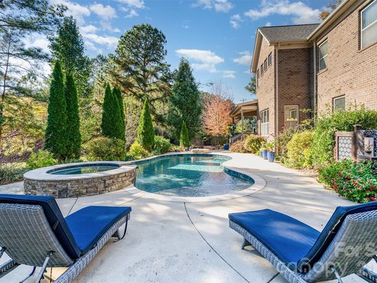 208 Pumpkin Seed Ct, Matthews, NC 28104