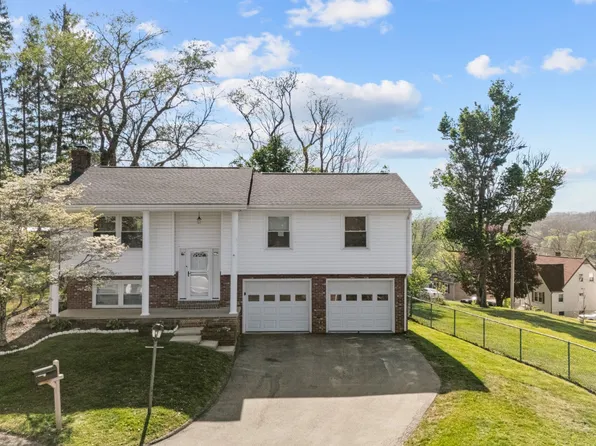 2212 Breeze Vw, Bluefield, WV 24701