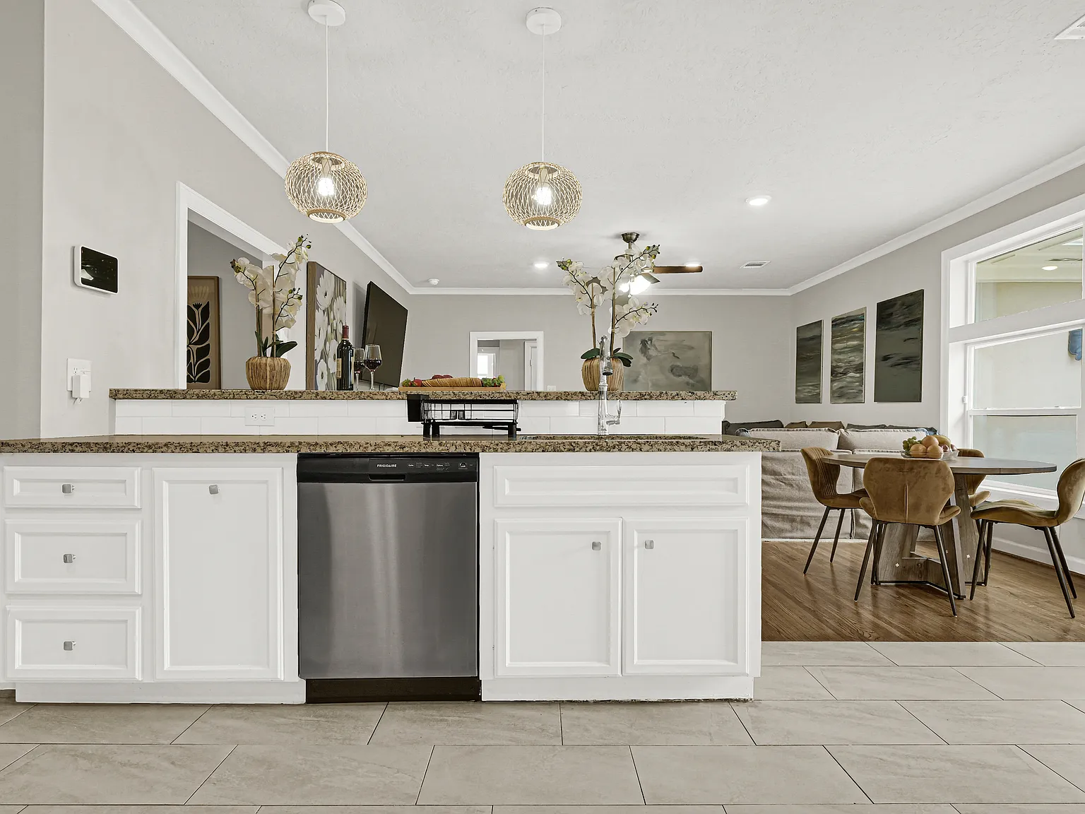 4 bed, 2000 sqft, $7,400 — Photo 3