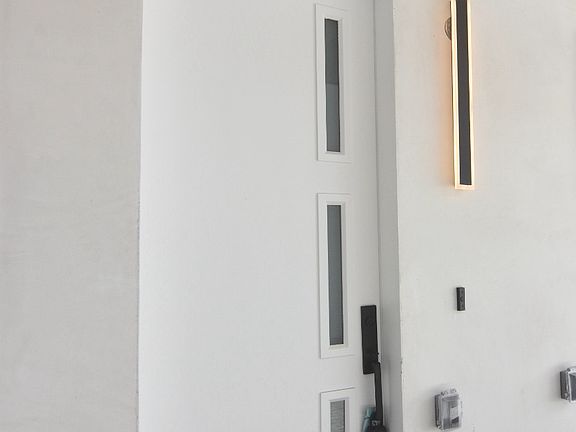 3rd image of 4547 Tujunga Ave