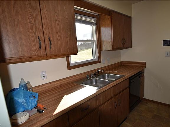 4th image of 1351 Huntington Ct