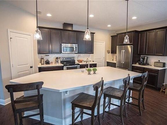 2nd image of 2315 Avellino Ave