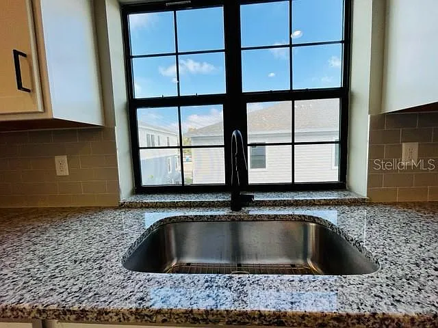 4 bed, 3.5 bath, 2350 sqft, $2,995 — Photo 4